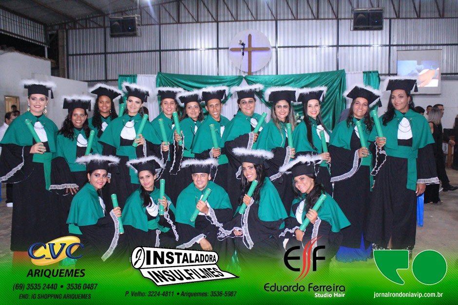 Formandos do curso técnico em enfermagem da Escola Visão