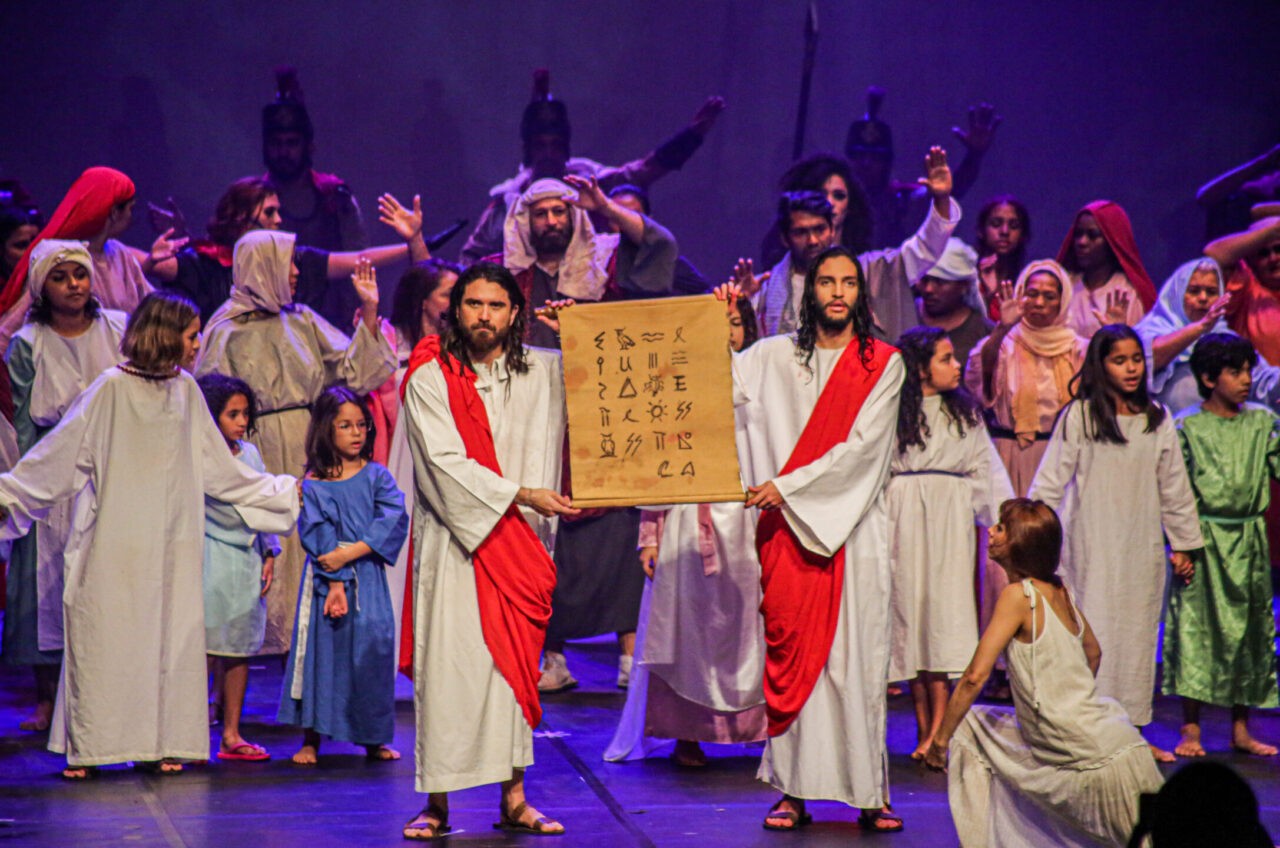 Cerca de três toneladas de alimentos são arrecadadas com a apresentação do espetáculo teatral “O Homem de Nazaré”