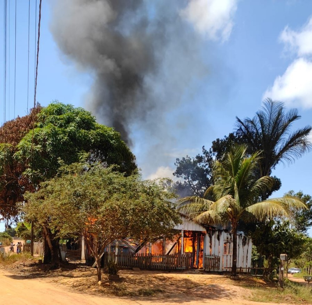 Polícia Militar prende suspeito de incendiar residência e agredir mulher em distrito Bom Futuro