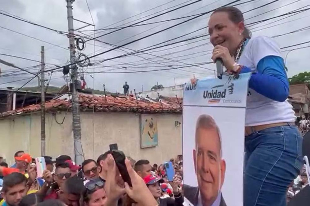 Oposição venezuelana usa pôster para apresentar candidato desconhecido contra Maduro