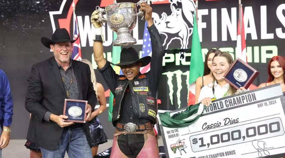 Brasileiro Cássio Dias conquista título mundial de rodeio em touros nos EUA
