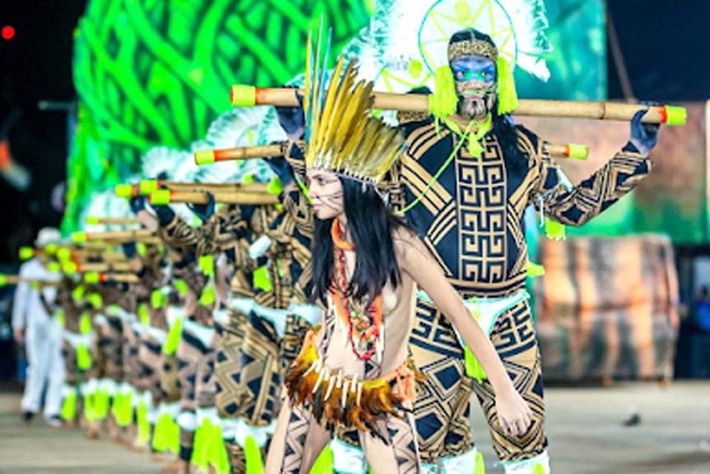 Duelo da Fronteira encanta público com enredos sobre cultura e lendas amazônicas
