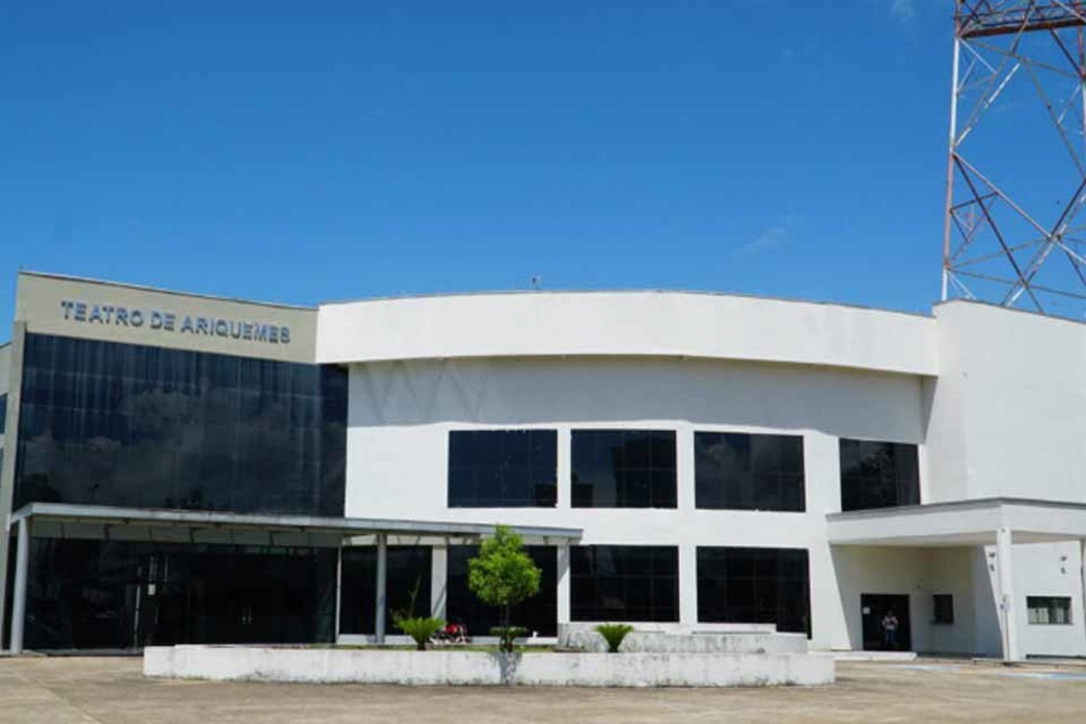Governo entrega Teatro Belas Artes Ariquemes e reforça compromisso com a cultura e formação cidadã