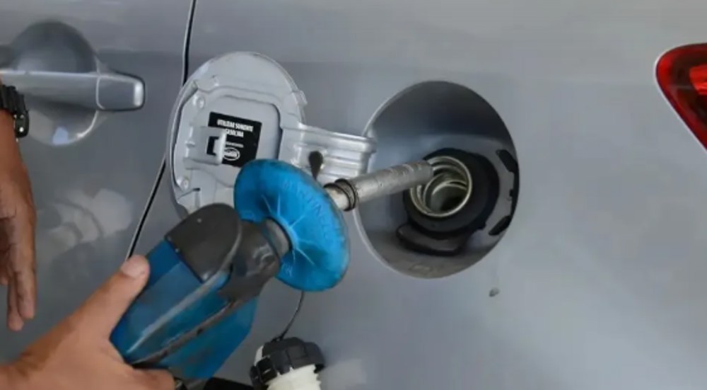 Inalação do vapor de gasolina causa câncer e ameaça frentistas