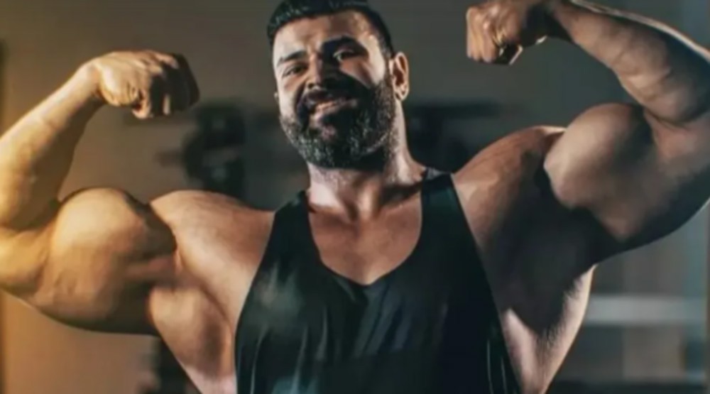 Fisiculturista e ator da Netflix morre aos 44 anos durante treino em esteira
