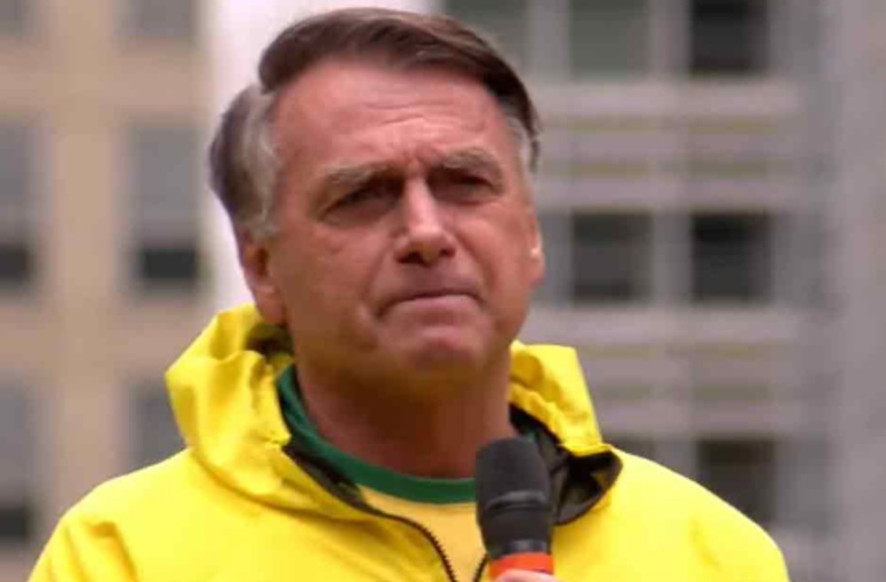 Bolsonaro fala em TSE “isento” para 2026 e diz que espera receber ajuda internacional