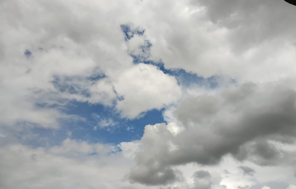 Terça (22) será quente e com chance de pancadas de chuva