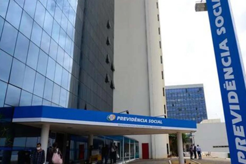 Justiça determina afastamento do presidente do INSS