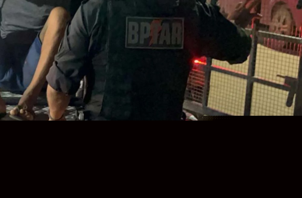 BPTAR apreede drogas e munições em boca de fumo na zona leste