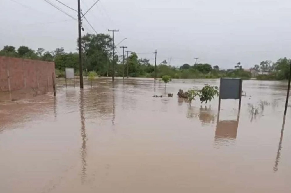 Fortes chuvas causam alagamentos em várias regiões de Cacoal