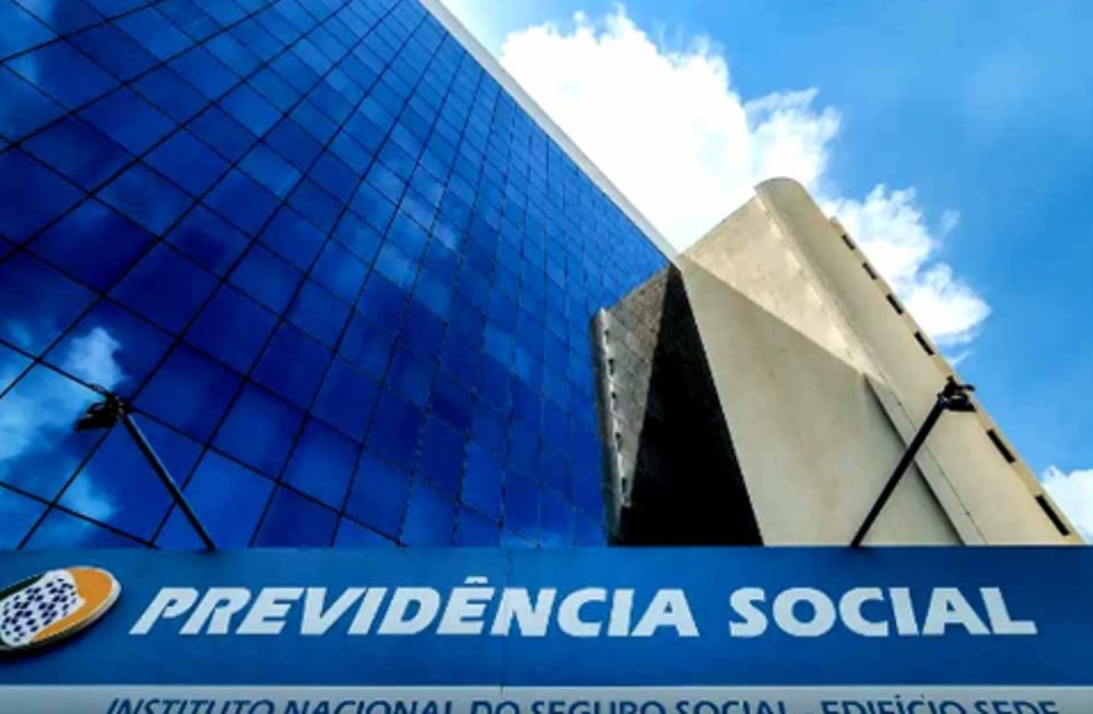 Aposentados do INSS que ganham mais que o mínimo começam a receber 13º