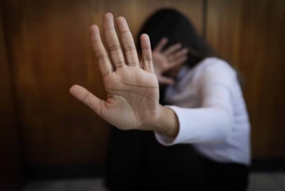 Homem é condenado por violentar adolescente; vítima gravava vídeos para provar obediência