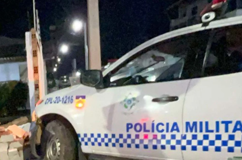 Viatura da Força Tática derruba muro durante ocorrência