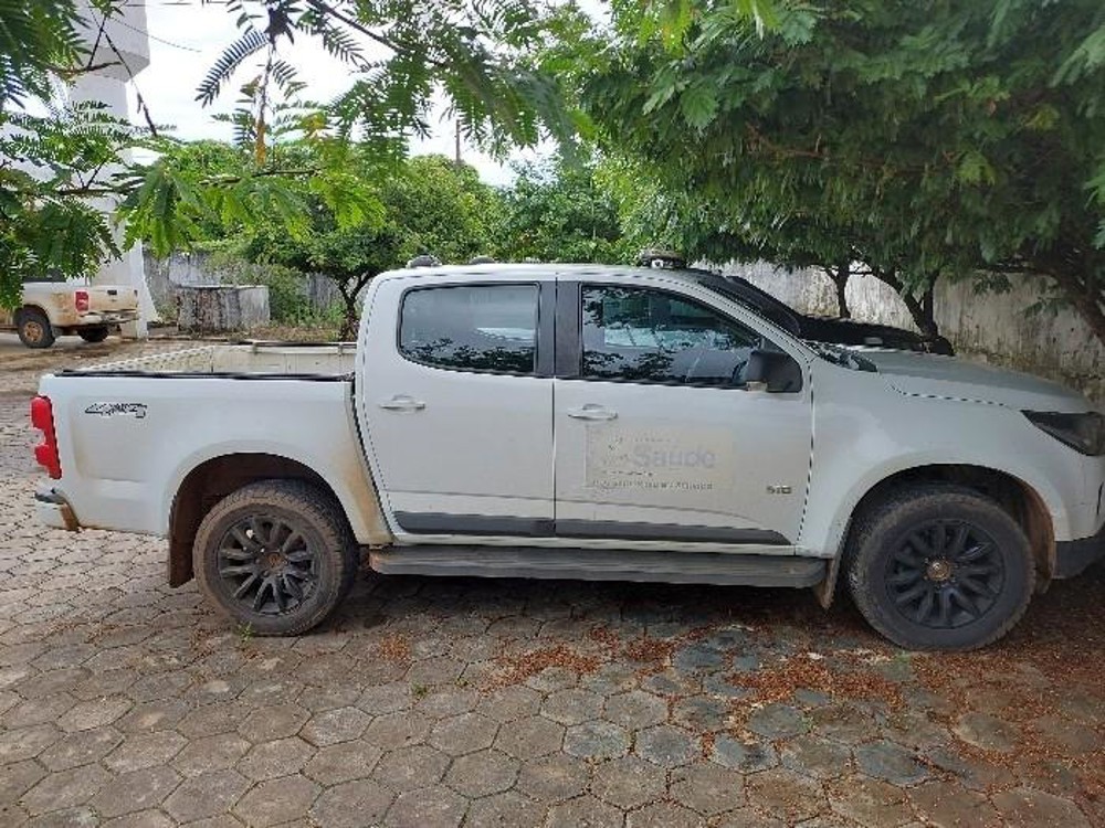 Caminhonete furtada da Prefeitura de Urupá é achada em Jaru; dois suspeitos são presos