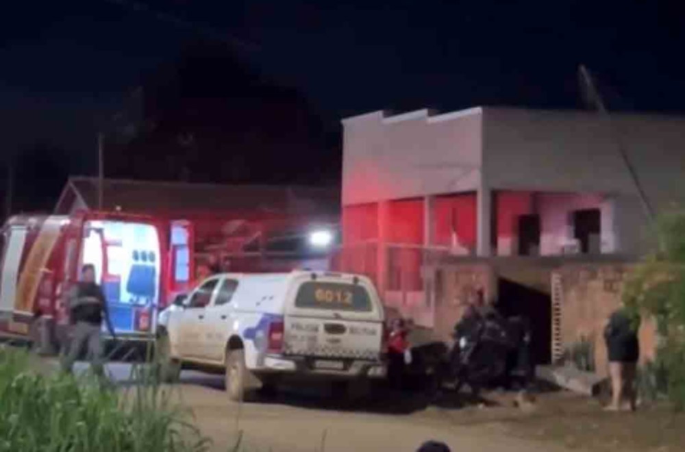 Homem embriagado agride bombeiros e PMs ao receber atendimento