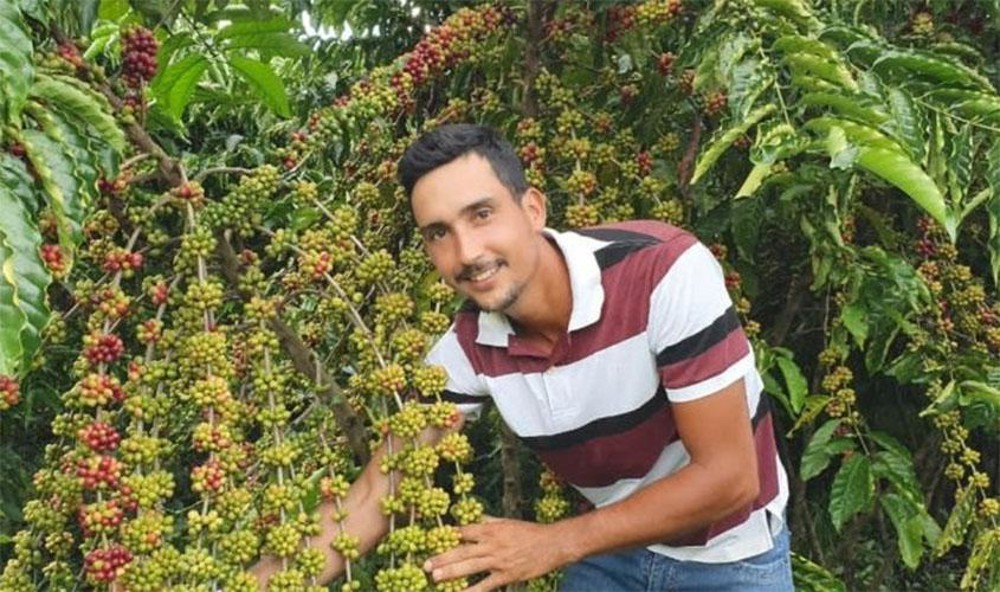 Produtor de café morre eletrocutado ao manusear máquina recolhedora no interior de RO