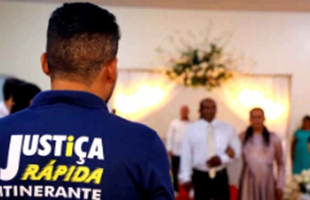 Casamento comunitário oficializa a união de 28 casais em Machadinho do Oeste