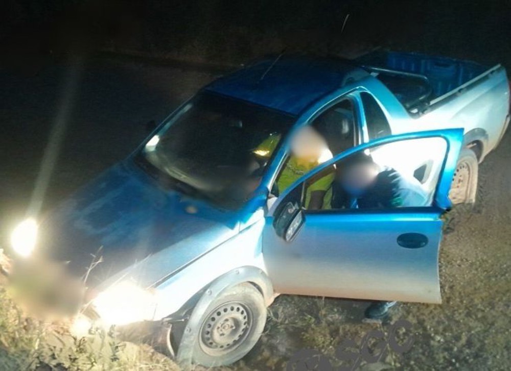 Condutor fica ferido após perder controle da direção e bater em barranco na zona rural de Ariquemes