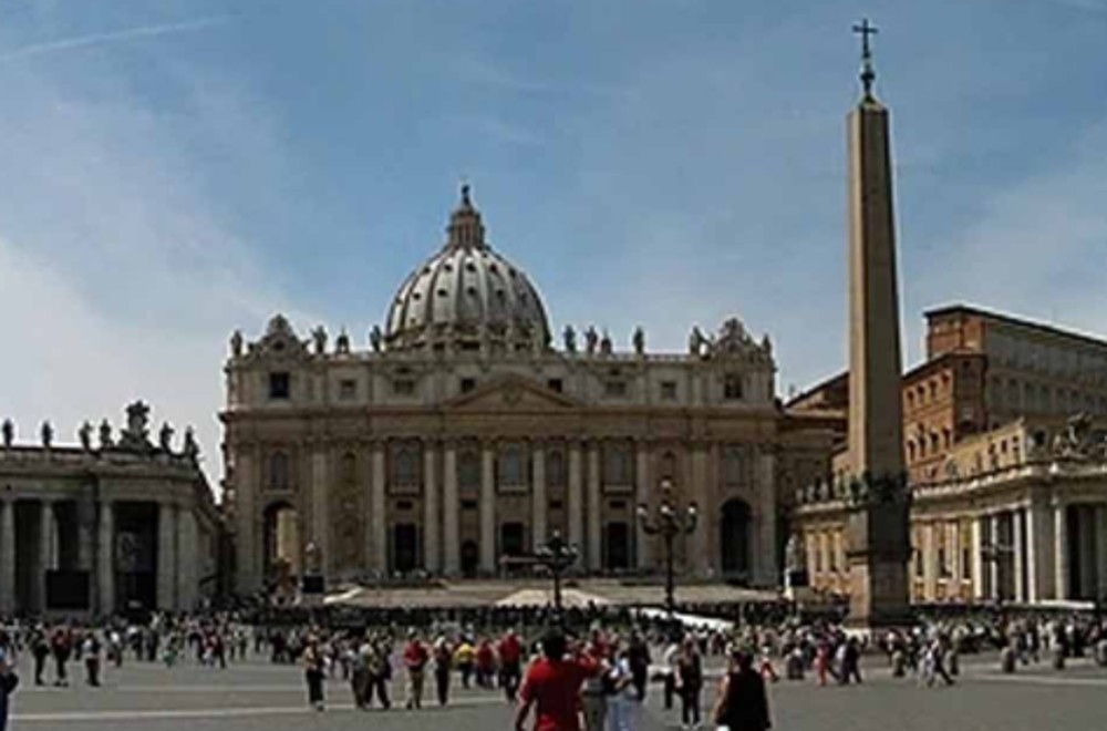 Capela Sistina é preparada para a escolha do novo Papa