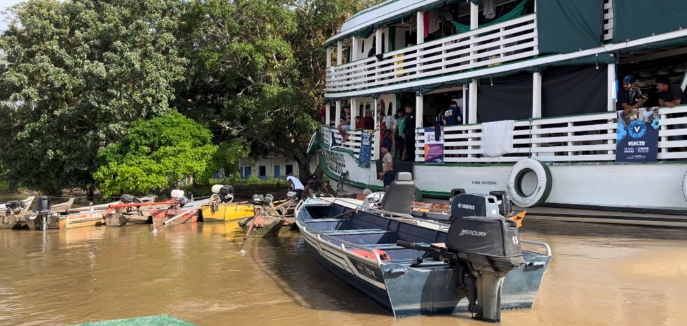 Localidades atingidas pela cheia no Rio Madeira recebem barco da Justiça