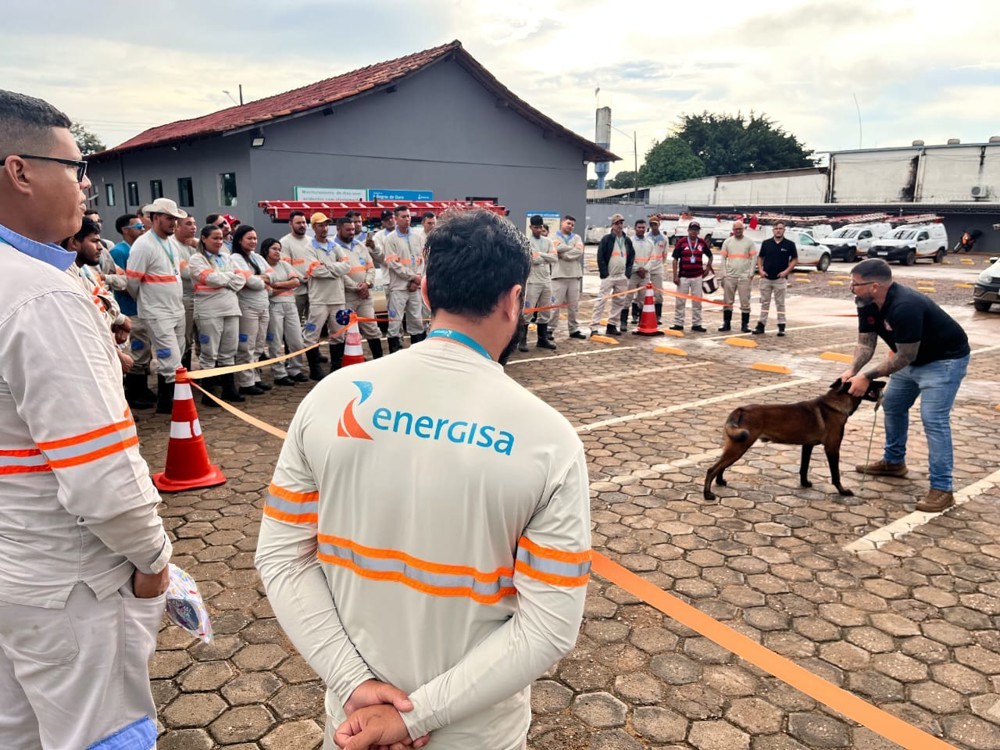 Colaboradores da Energisa participam de treinamento de prevenção ao ataque de cães