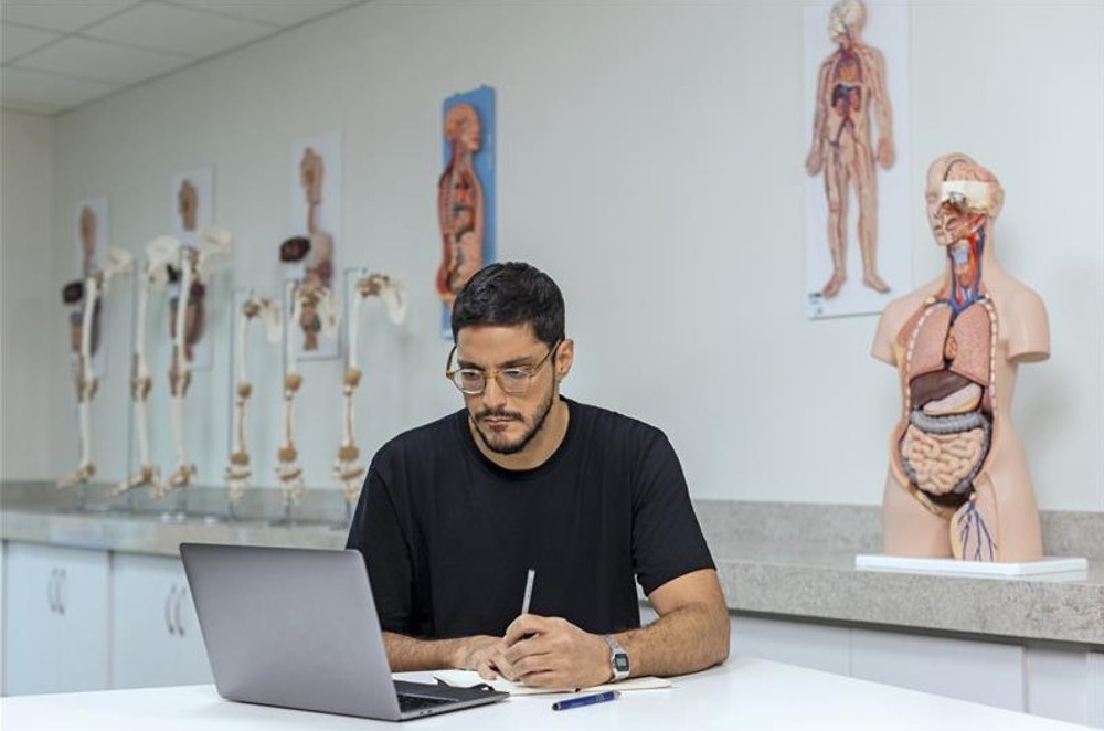 Afya realiza 1º simulado nacional do ENAMED com inscrições gratuitas para médicos e estudantes