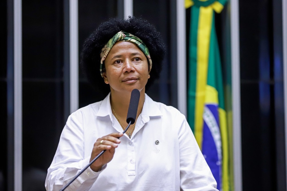 Sílvia Cristina anuncia projeto Olhar de Amor, que vai realizar cirurgias de cataratas e de pterígio