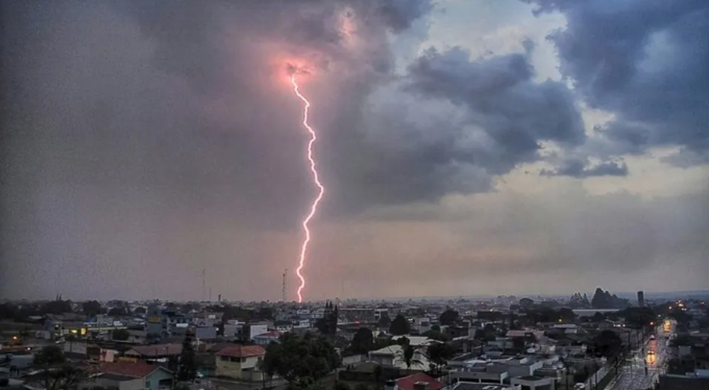 Frente fria se aproxima de Rondônia e aumenta risco de temporais neste sábado (10)
