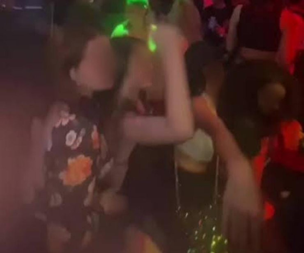 Jovem é agredida pelo ex-marido por causa de postagem se divertindo com amigas