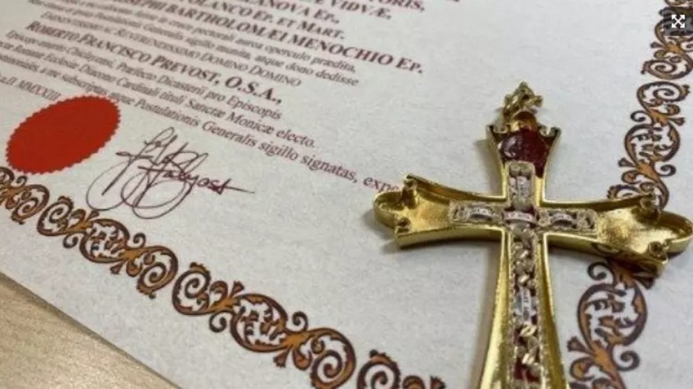 Crucifixo do papa Leão XIV tem ossos de Santo Agostinho
