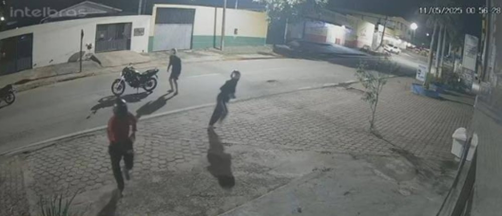 Barbearia de segurança é apedrejada após morte de adolescente na Expo Show Norte; veja vídeo 