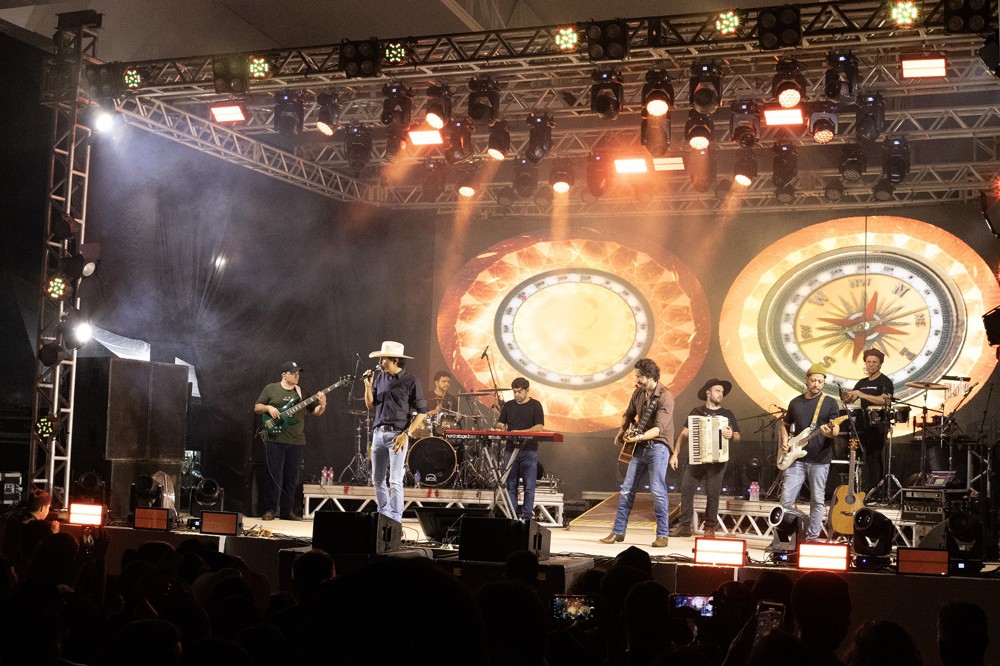 Mais de 10 mil pessoas celebram os 37 anos de Machadinho d’Oeste com show e inauguração