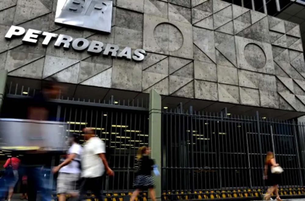 Petrobras anuncia novos poços e retomada de fábricas de fertilizantes
