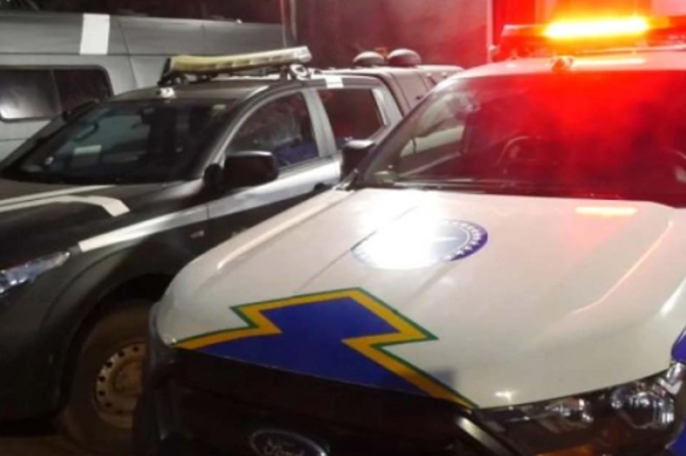 Homem é ferido com gargalo de garrafa durante tentativa de roubo