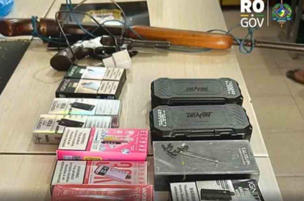 Polícia civil apreende cigarros eletrônicos e armas em operação