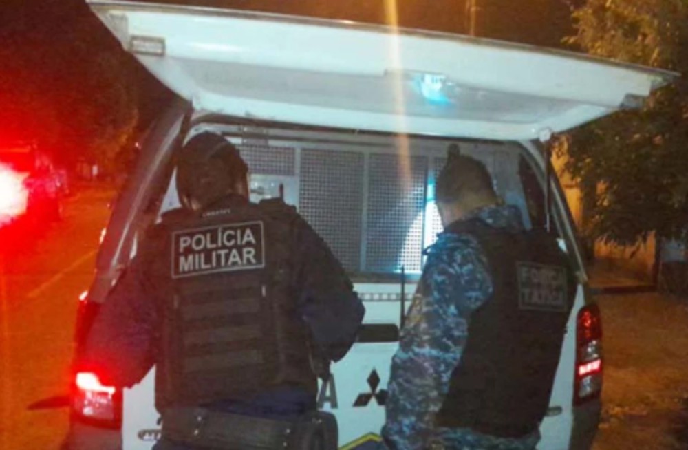 Homem é detido pela PM com artefatos explosivos caseiros