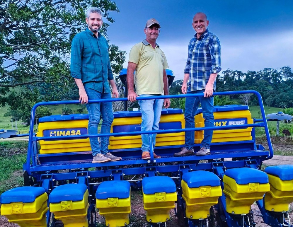 Atuação de Ezequiel Neiva garante plantadeira para produtores rurais da Linha 2, em Cerejeiras