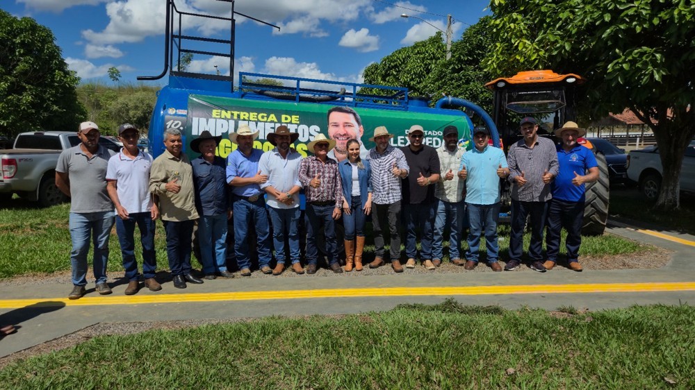 Alex Redano entrega implemento agrícola à Secretaria de Agro de Ariquemes a pedido da prefeita Carla
