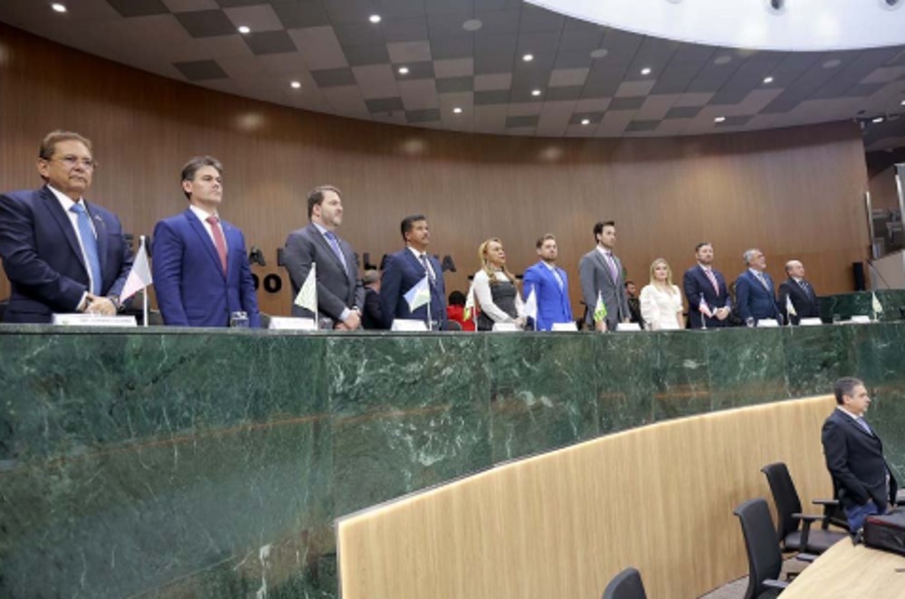 Deputado Alex Redano recebe Medalha do Mérito Legislativo Pedro Ludovico Teixeira em Goiás