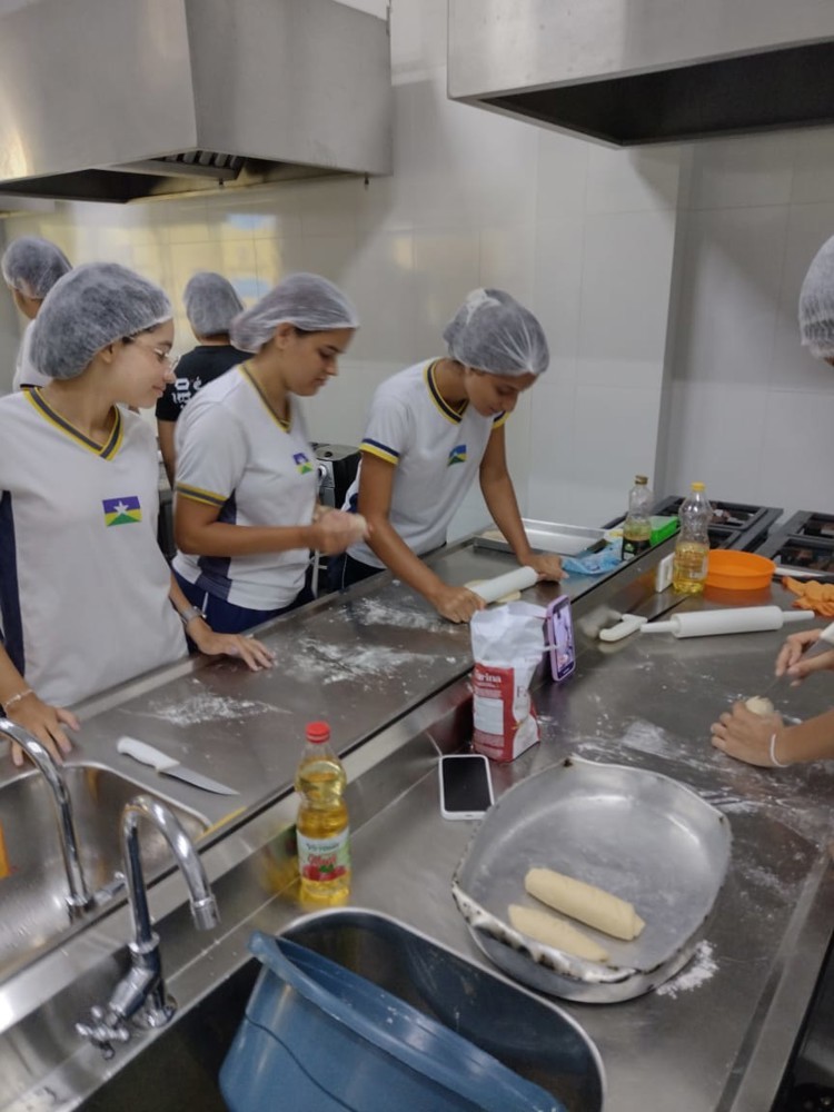 UNINASSAU recebe estudantes da rede estadual em laboratório de Nutrição