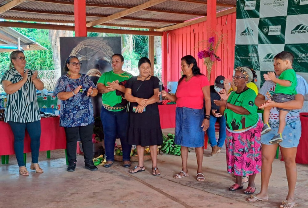 Governo fortalece protagonismo feminino durante encontro de mulheres tradicionais em Costa Marques
