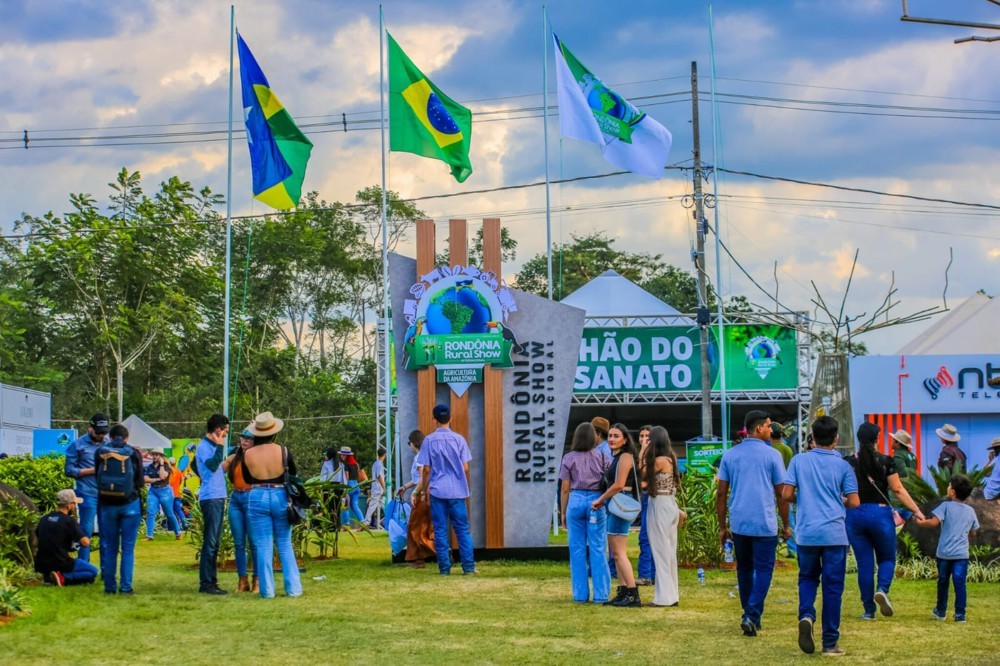 Sicoob Fronteiras em feiras de RO e MT: serviços e vantagens para produtores rurais