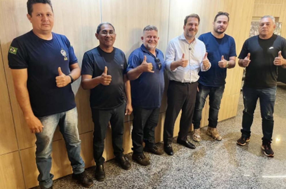 Presidente Alex Redano recebe servidores do DER e garante apoio à valorização da categoria