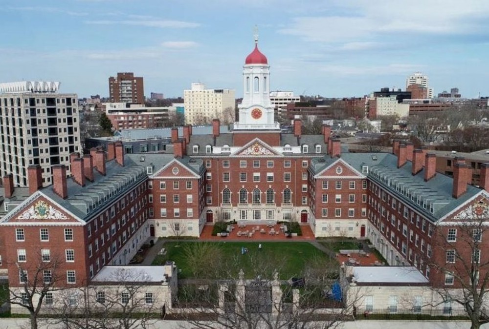 Governo Trump proíbe Harvard de matricular estudantes internacionais