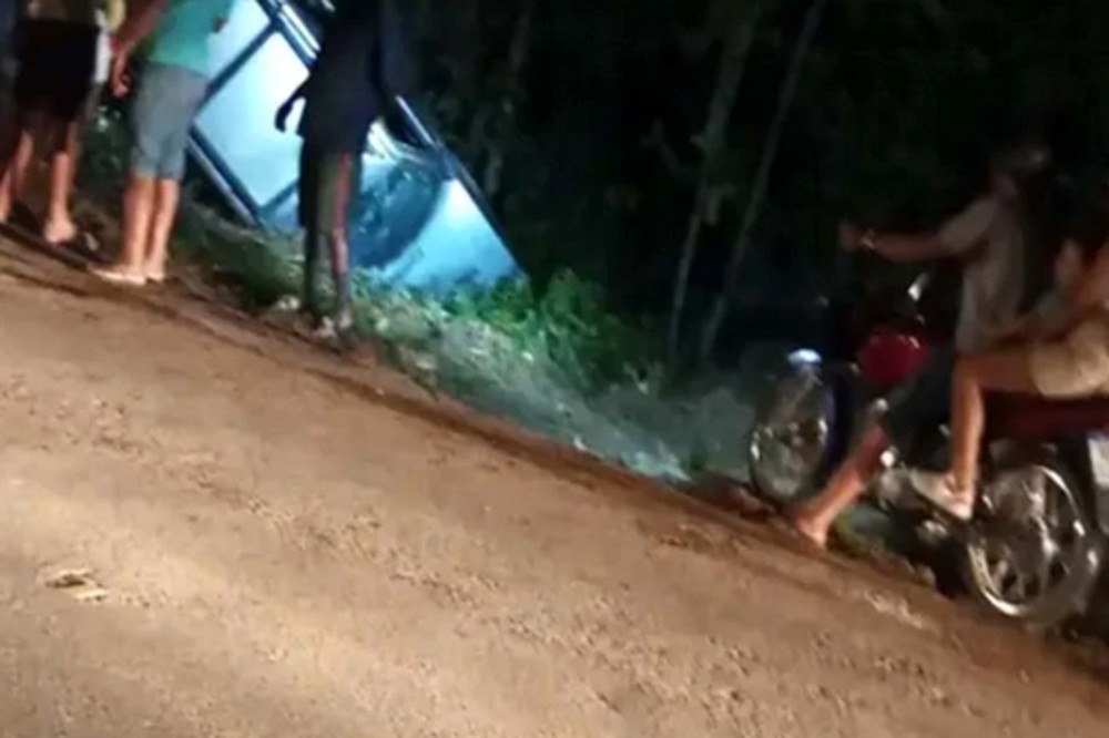Polícia encontra carro capotado próximo ao Rio Nazaré na L-94