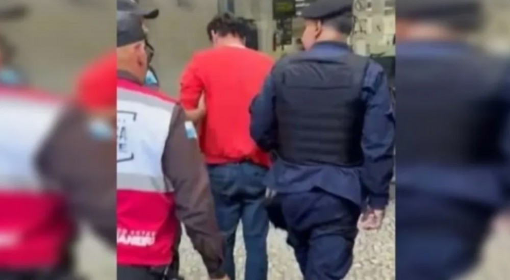 Homem é preso após ameaçar matar crianças e professores em escola