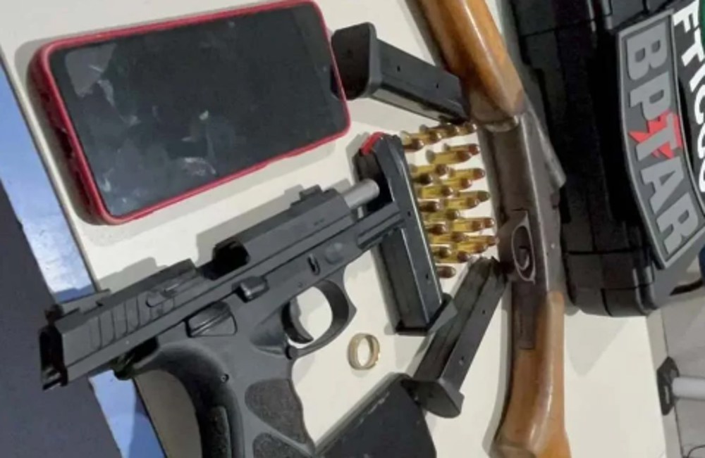 BPTAR prende foragido e irmão com duas armas na zona leste