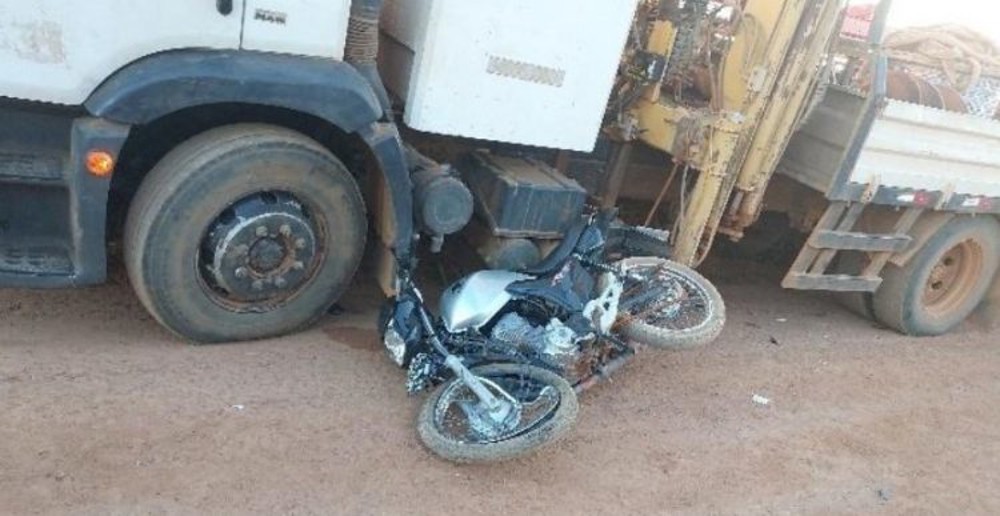 Motociclista fica ferido ao colidir com caminhão em curva na zona rural de São Miguel do Guaporé