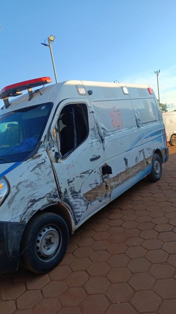 Motorista de carreta desvia e evita outra tragédia envolvendo ambulância