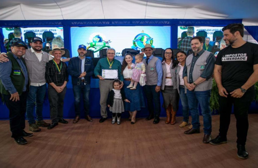 ALE-RO homenageia personalidades políticas e empresariais durante a 12° Rondônia Rural Show